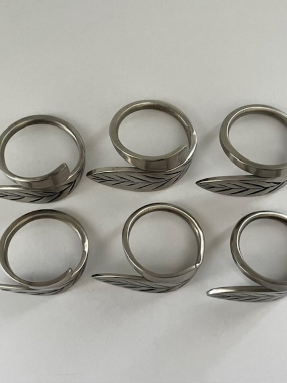 Napkin Rings Metal Silver Heavy Duty Leaf Design - Set of 6 - Picture 4 of 4